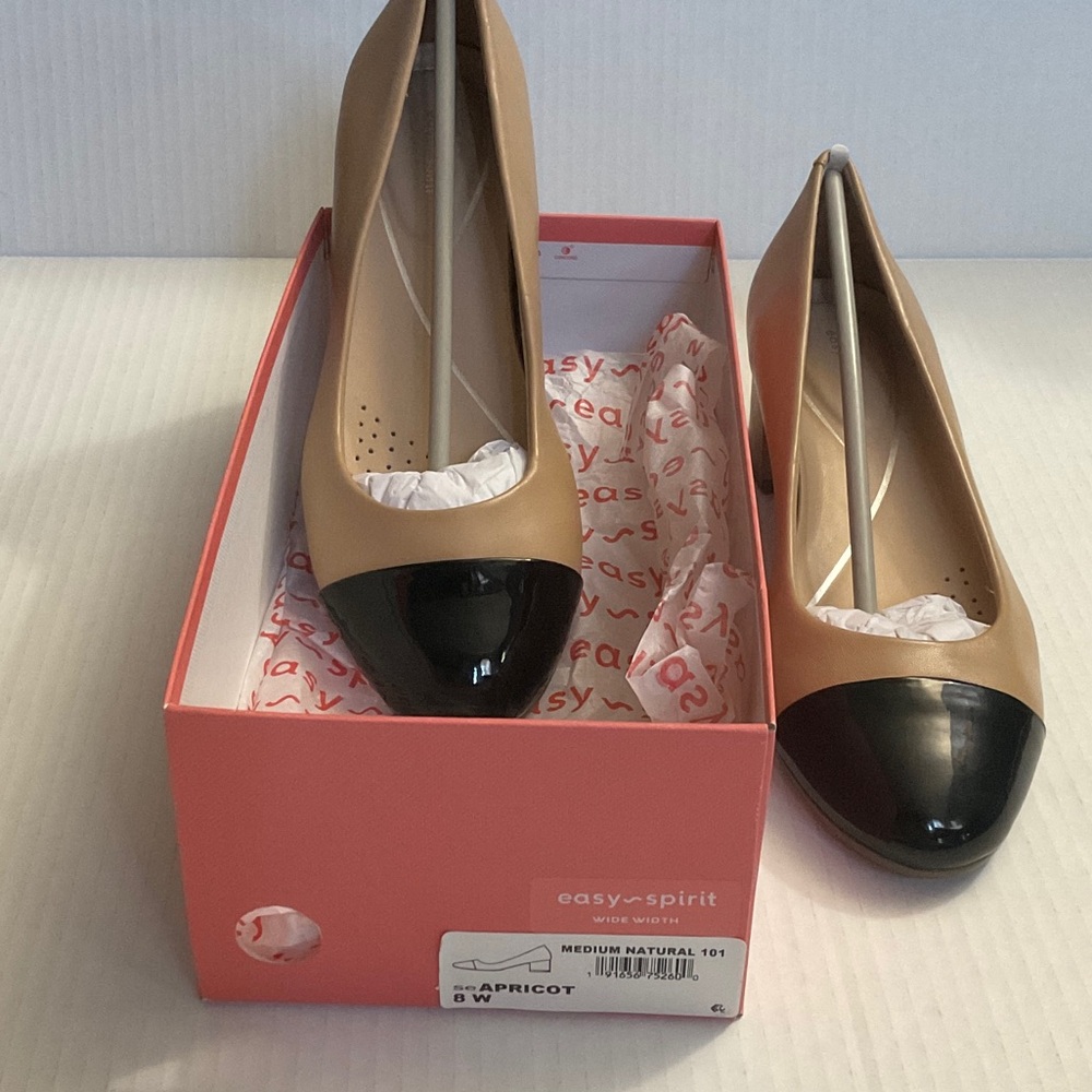 Easy Spirit Apricot and Black Heels